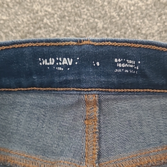 Old Navy Girls Distressed Skinny Jeans - Picture 2 of 8